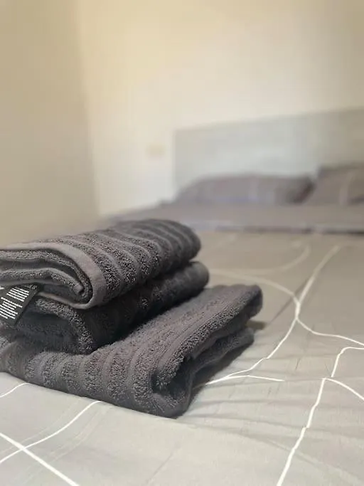 Malpensa House 29 Piu Servizio Taxi Mxp 20 Euro Lonate Pozzolo Italy